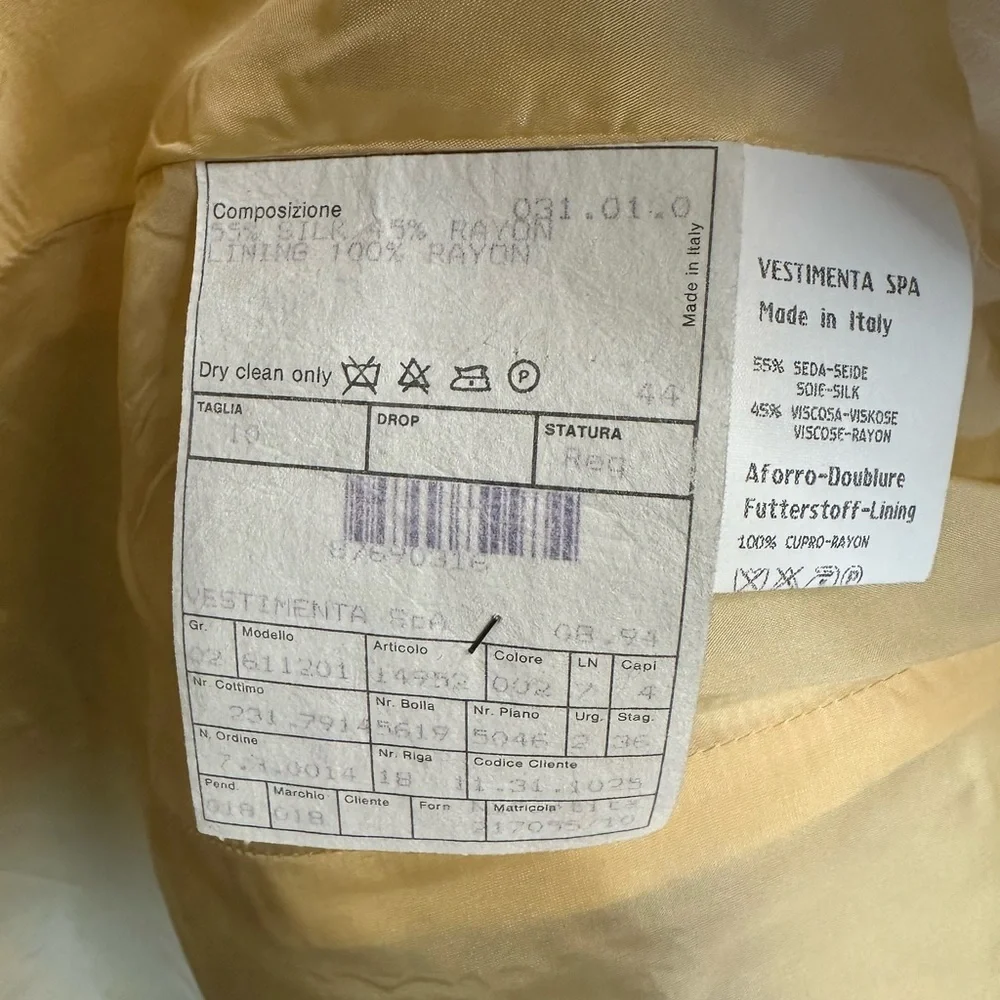 Giorgio Armani Elegant Cream Blazer - Picture 9 of 15